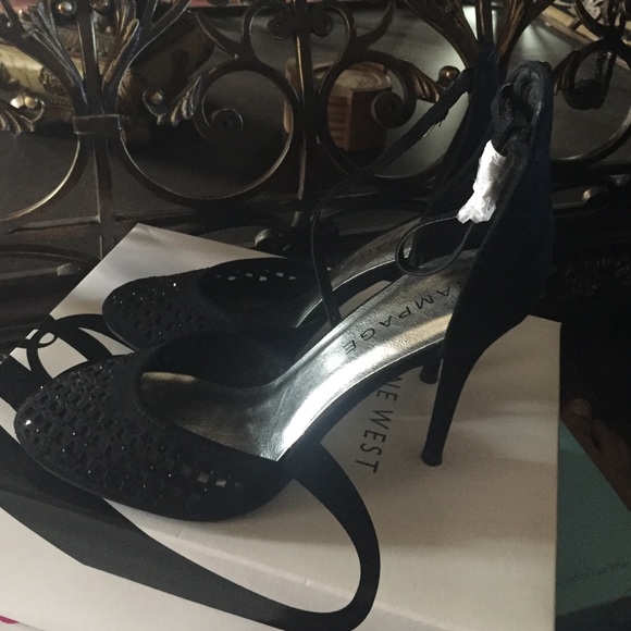 RAMPAGE HEELS! - Picture 2 of 3