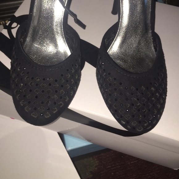 RAMPAGE HEELS! - Picture 3 of 3