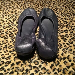 Unworn navy blue size 7 leather Tory burch flats