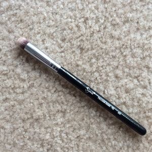 Sigma beauty precision round brush p82