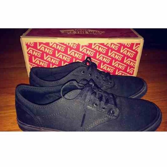 BRAND NEW black vans🙄