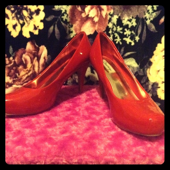 Patent leather red short heel vintage style pumps