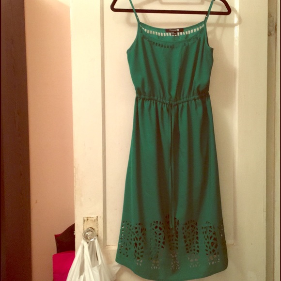 Dress w Cutouts in the bottom - Picture 1 of 1