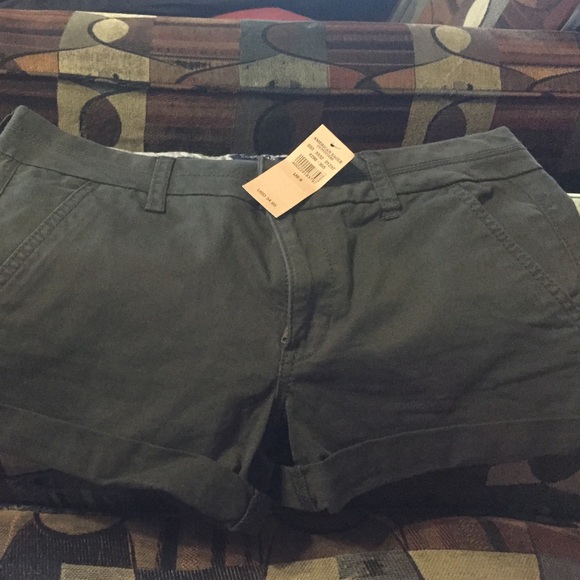 American Eagle OLIVE shorts!