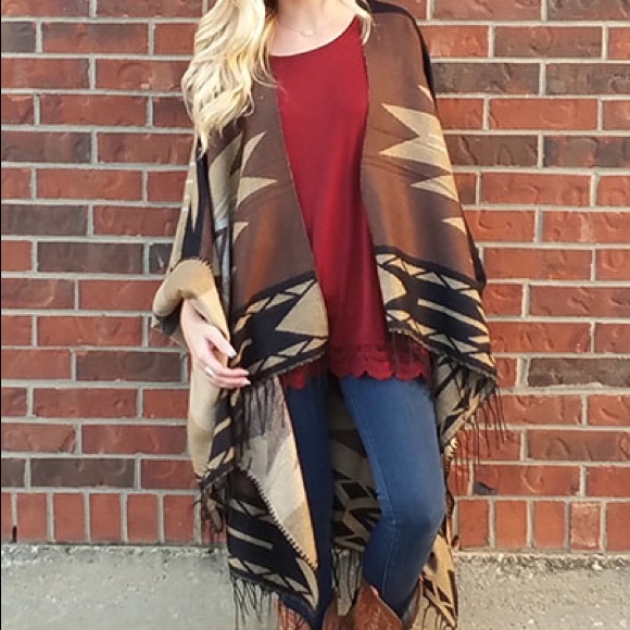 Brown Aztec print cape - Picture 1 of 2