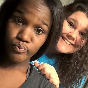 Meet your Posher, Casandra