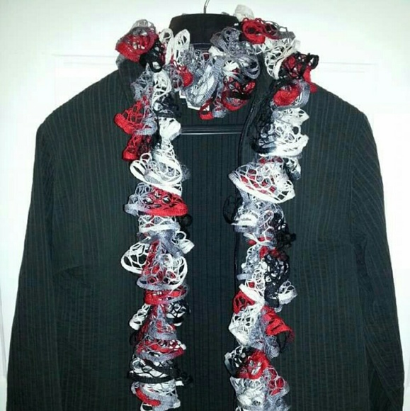 Handmade frilly scsrves - Picture 2 of 2