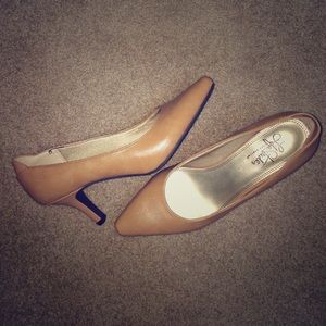 SOLD🎉 Life Stride camel pointy toe heels