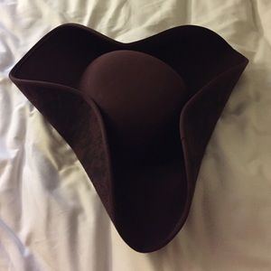 << pirate costume hat >>