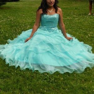 Selling my quinceañera/sweet 16 dress!
