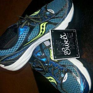 Mens running shoes