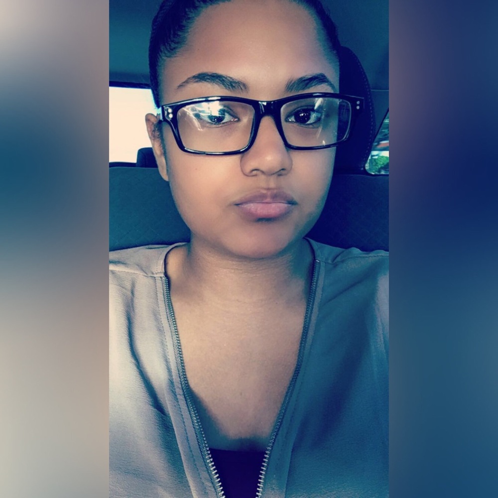 Meet your Posher, Felicia