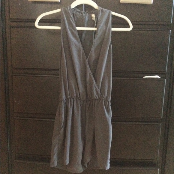 🎉🎉HP🎉🎉sold out Rory Beca romper - Picture 2 of 5