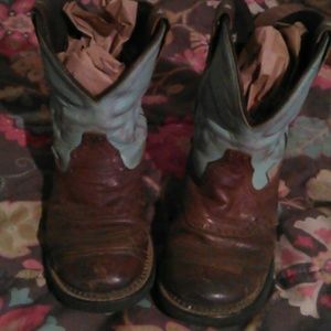 For @kjgreer    Authentic Justin Gypsy Boots!