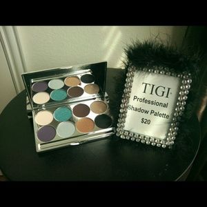TIGI PROFESSIONAL  EYE SHADOW PALETTE
