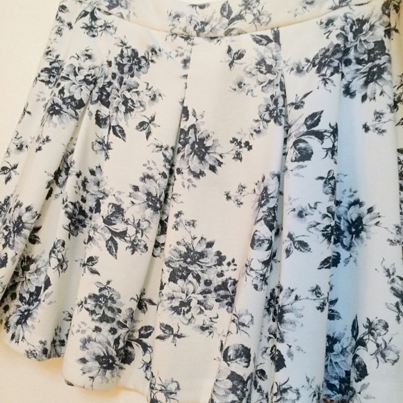Floral Print Skater Skirt - Picture 2 of 2