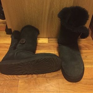 UGG Bailey Button Boot Size 9
