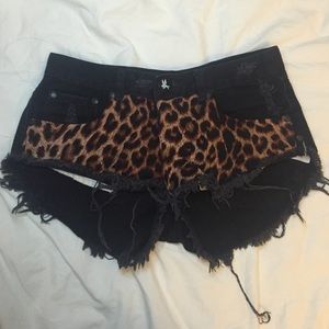 One teaspoon leopard black shorts size 24 xs
