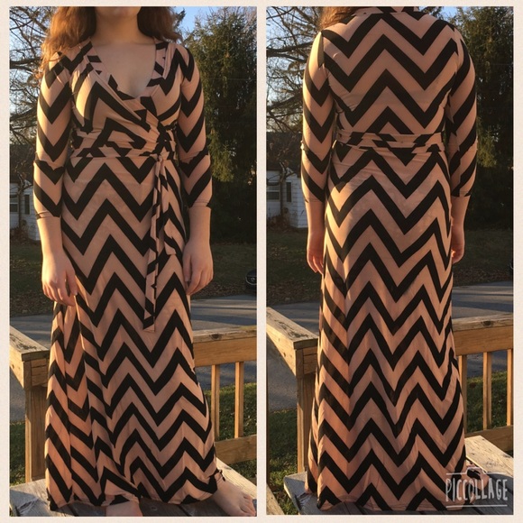 Boutique Dresses & Skirts - Deep V Chevron Maxidress w/belt