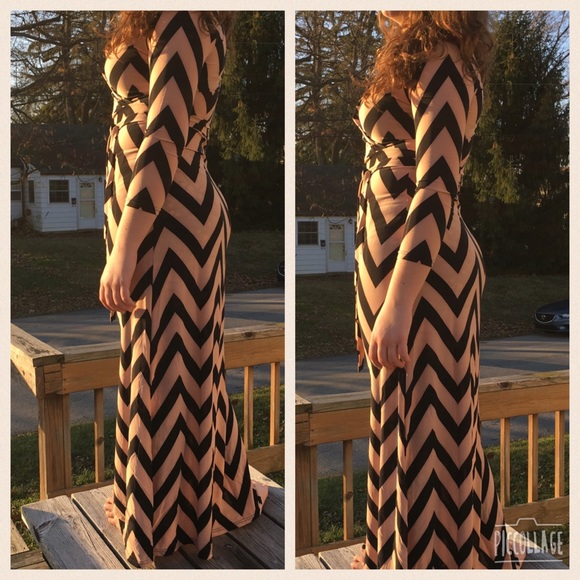 Deep V Chevron Maxidress w/belt - Picture 2 of 2