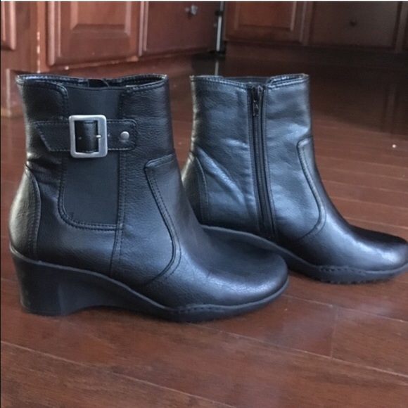 Fashionable wedge booties