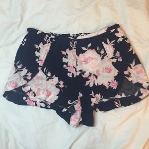 Floral tap shorts forever 21