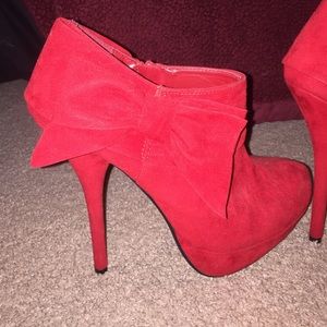 Red Bow booties 👠