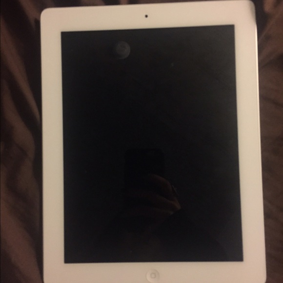 iPad 2 64GB (bigger than mini and air) with case