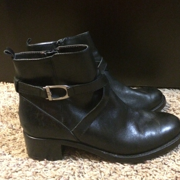 Aigner short black boots!