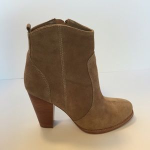 Joie Dalton booties 6.5