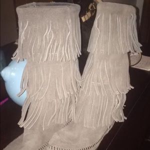 Size 8 Minnetonka Boots