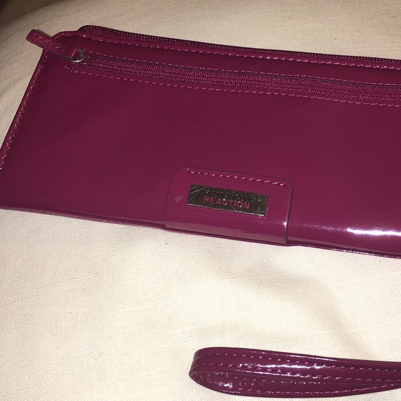 Kenneth Cole Handbags - Final Price!!!!!!!Kenneth Cole reaction wallet
