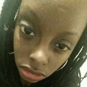 Meet your Posher, Monea