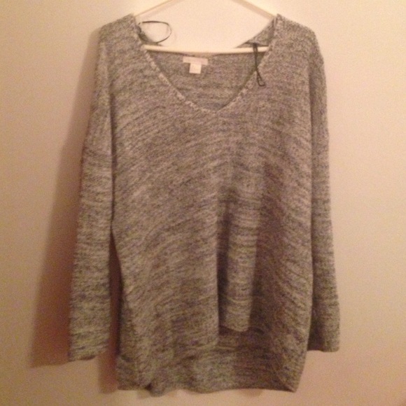 H&M grey v-neck sweater
