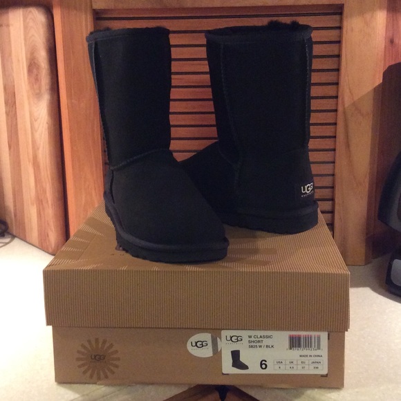 UNUSED UGG BOOTS size 6.