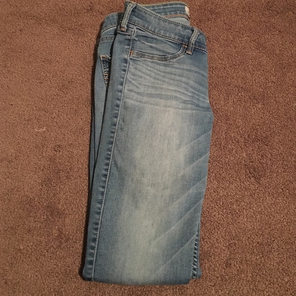 Hollister skinny jeans/ medium wash