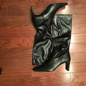 New Knee High Black Boot NWOT