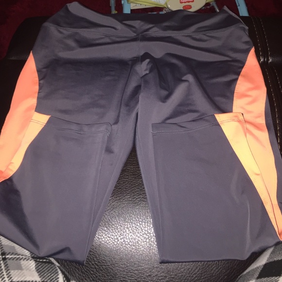 Gym capris - Picture 1 of 1