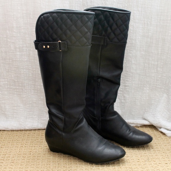 knee high black boots