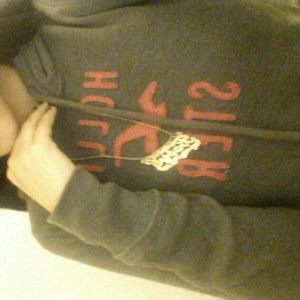 hollister sweater ??