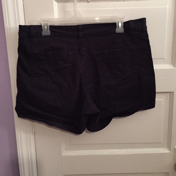 Shorts - Picture 2 of 4