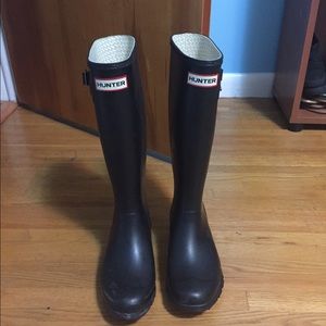 Black matte hunter boots