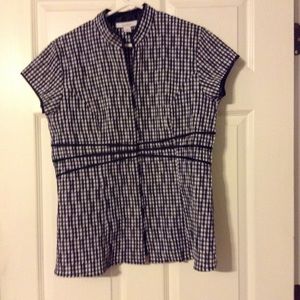 Front zip black and white top