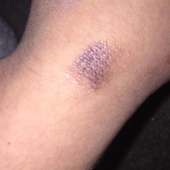 Eyeshadow - Picture 3 of 3