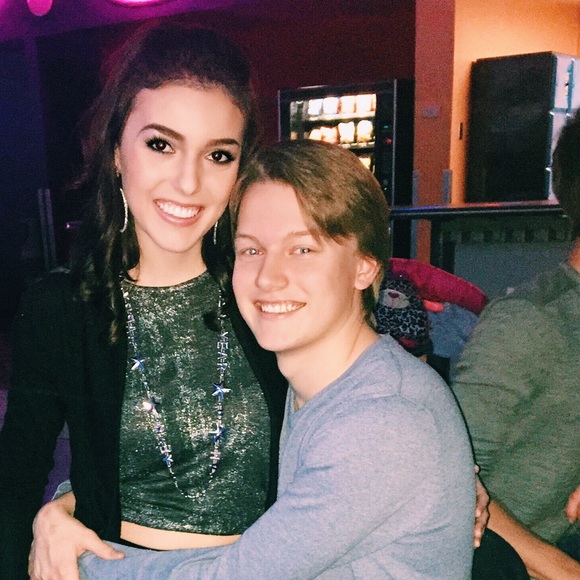 Meet your Posher, Stephanie - Picture 2 of 4