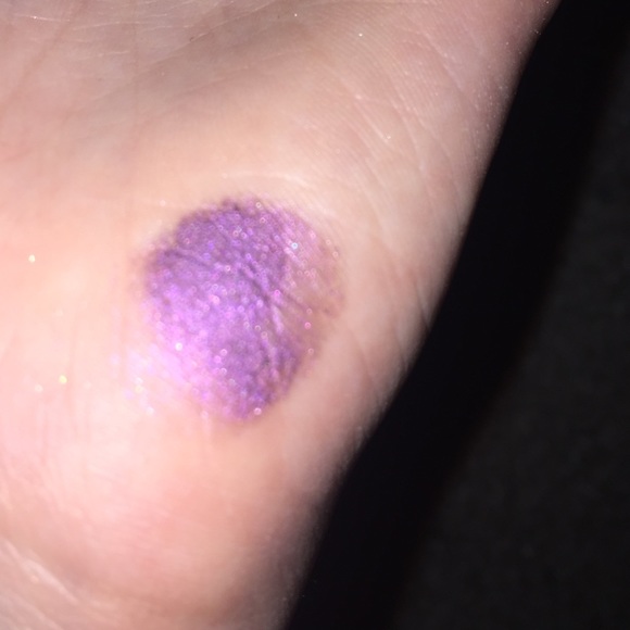 Eyeshadow - Picture 3 of 3