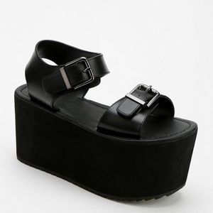 Y.R.U. Platform Sandal Black Size 7 US