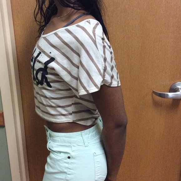 "BE WILD" crop top - Picture 2 of 2