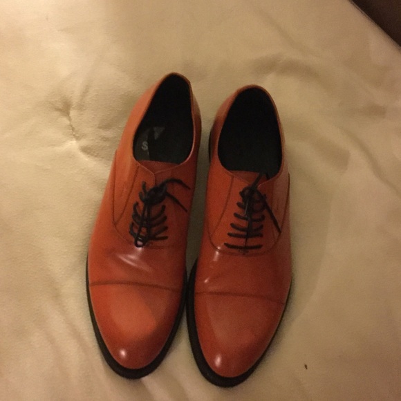 Gucci Leather Lace Up Shoes - size 10.5