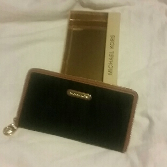 MK black wallet